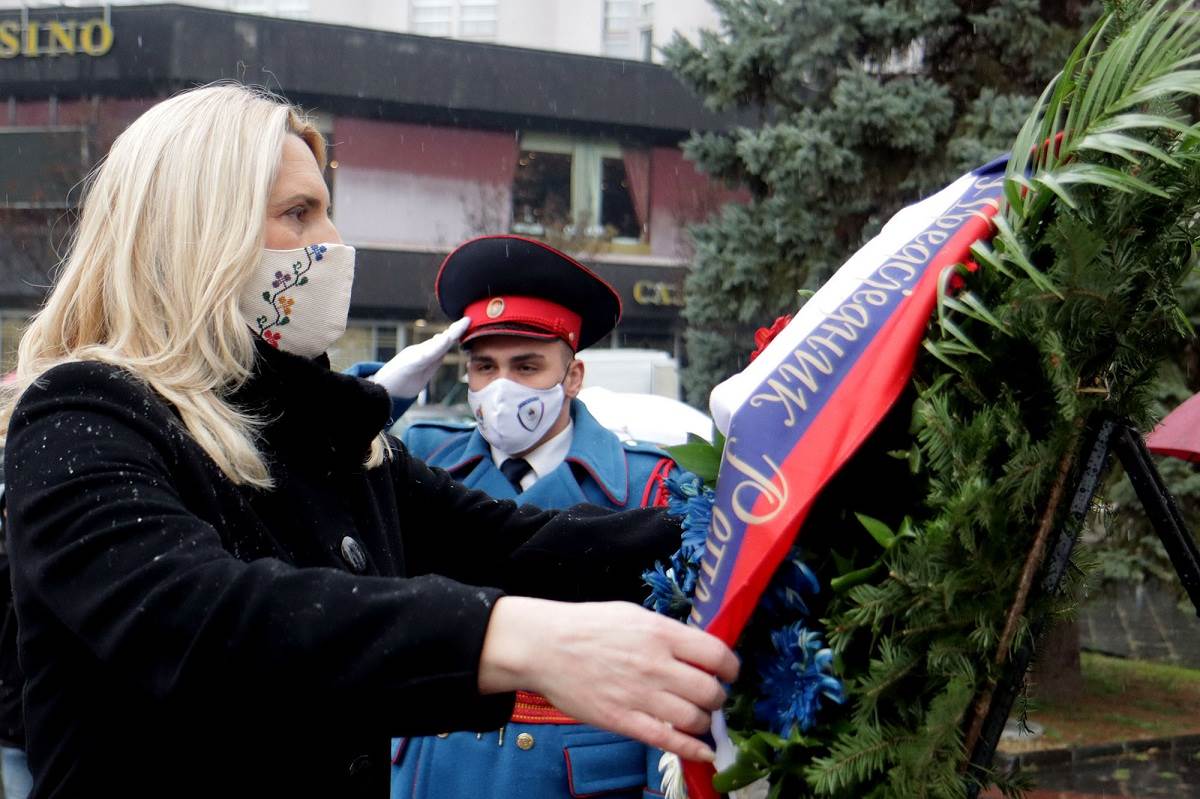 Predsjednica Srpske položila vijenac na Trgu palih boraca 