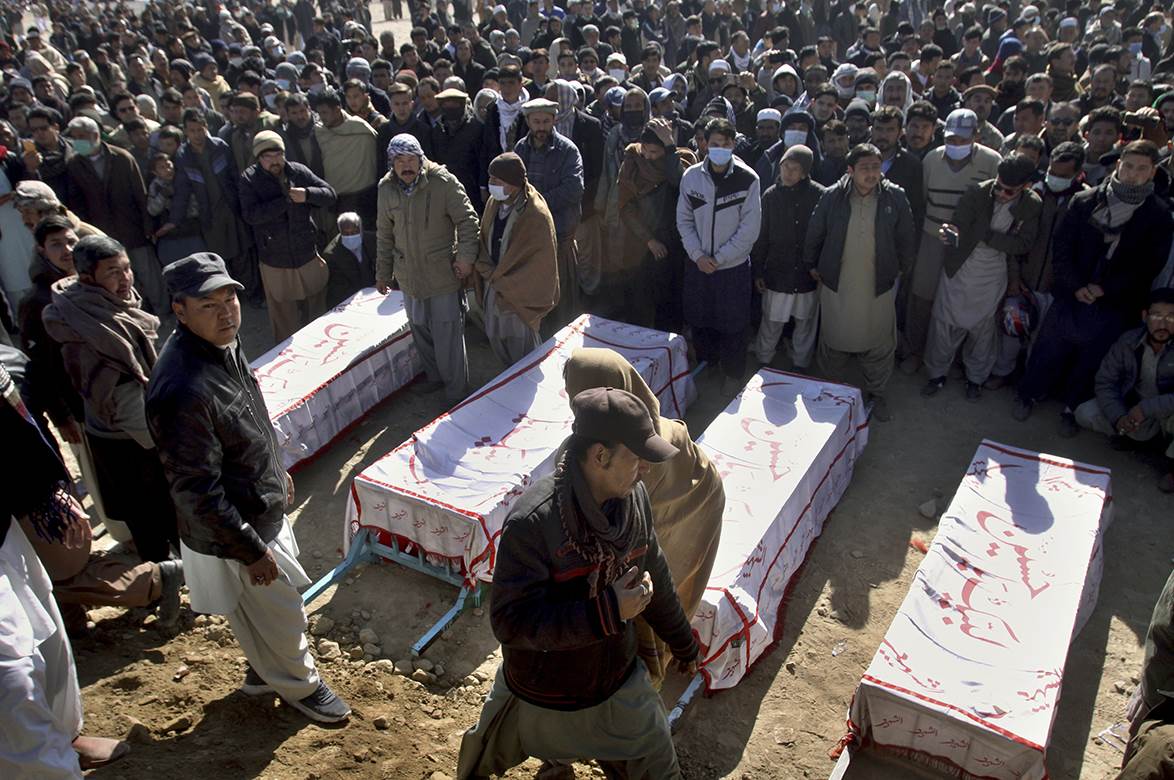  Pakistan: Stotine Šiita na sahrani ubijenih rudara (FOTO) 