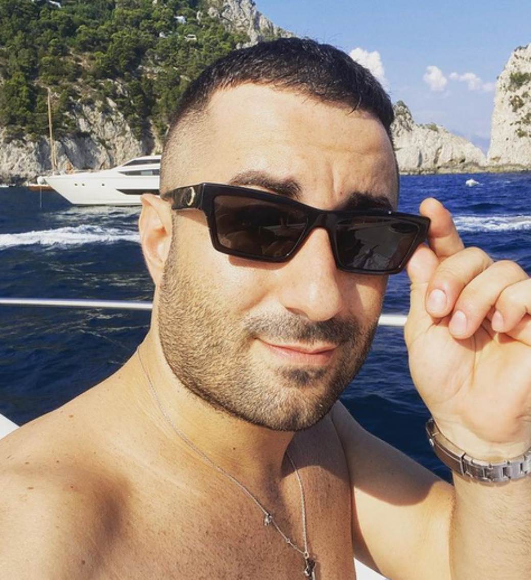  Slavnog muzičara otac izbo nožem?! Hitno hospitalizovan, otkriveni detalji napada! 