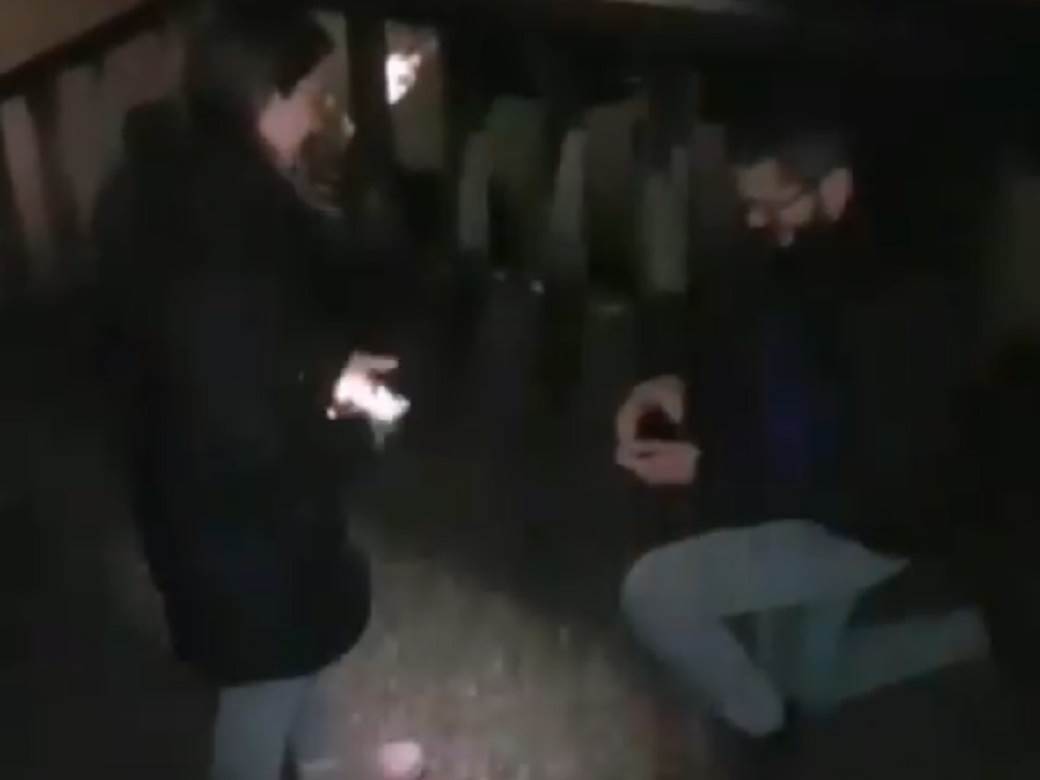  Snimak koji je oduševio sve: Dok Hrvatsku pogađaju zemljotresi, on je dokazao da je ljubav jača od svega! (VIDEO) 