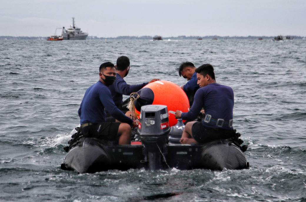  Pronađena crna kutija indonežanskog putničkog aviona 