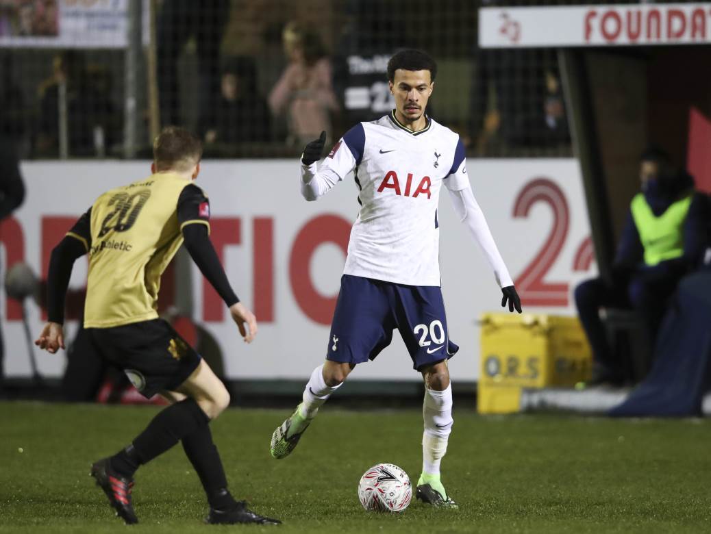  dele-ali-pad-smesni-video-snimak-twitter-fa-kup-totenhem-saigraci-podsmeh 