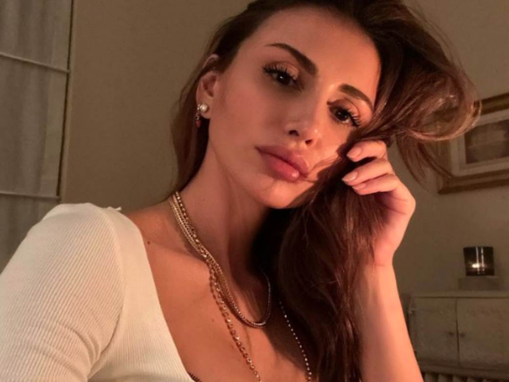  Turski mediji o Emini Jahović: Jela, pila i nije platila račune u hotelu! (FOTO) 