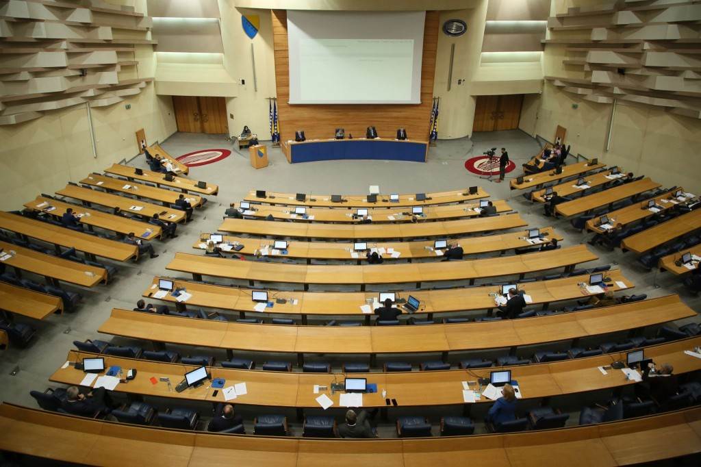  Poslanici traže ukidanje akciza na gorivo 