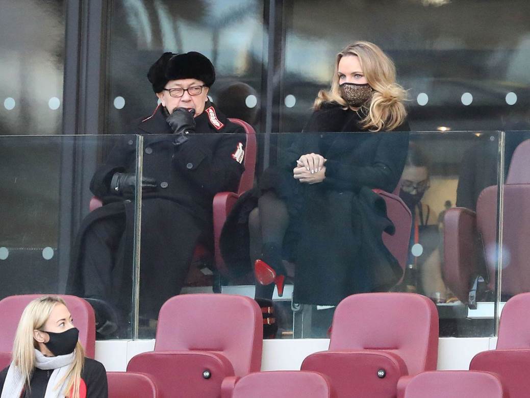  vest-hem-glumica-filmovi-za-odrasle-premijer-liga-bord-direktora 