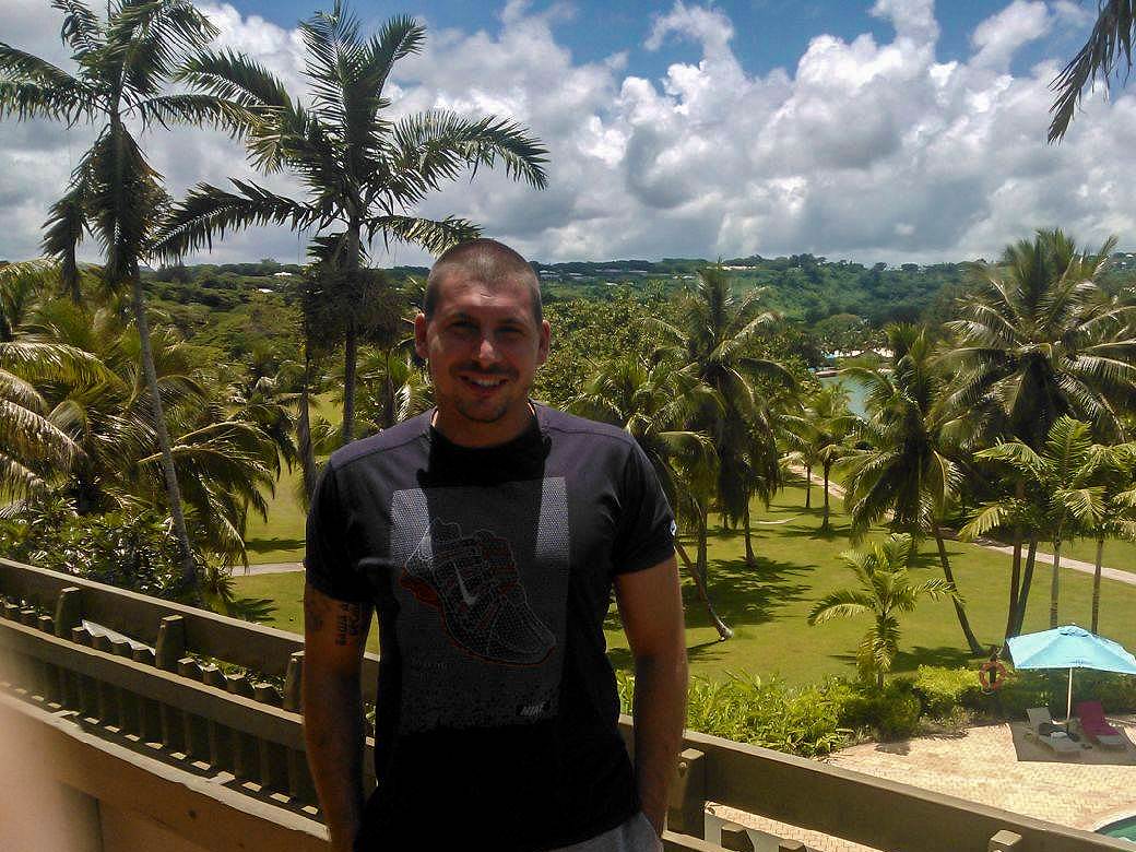  Počeo u Zvezdi s Matićem, završio usred uragana u Tihom okeanu Filmska priča srpskog fudbalera MONDO 