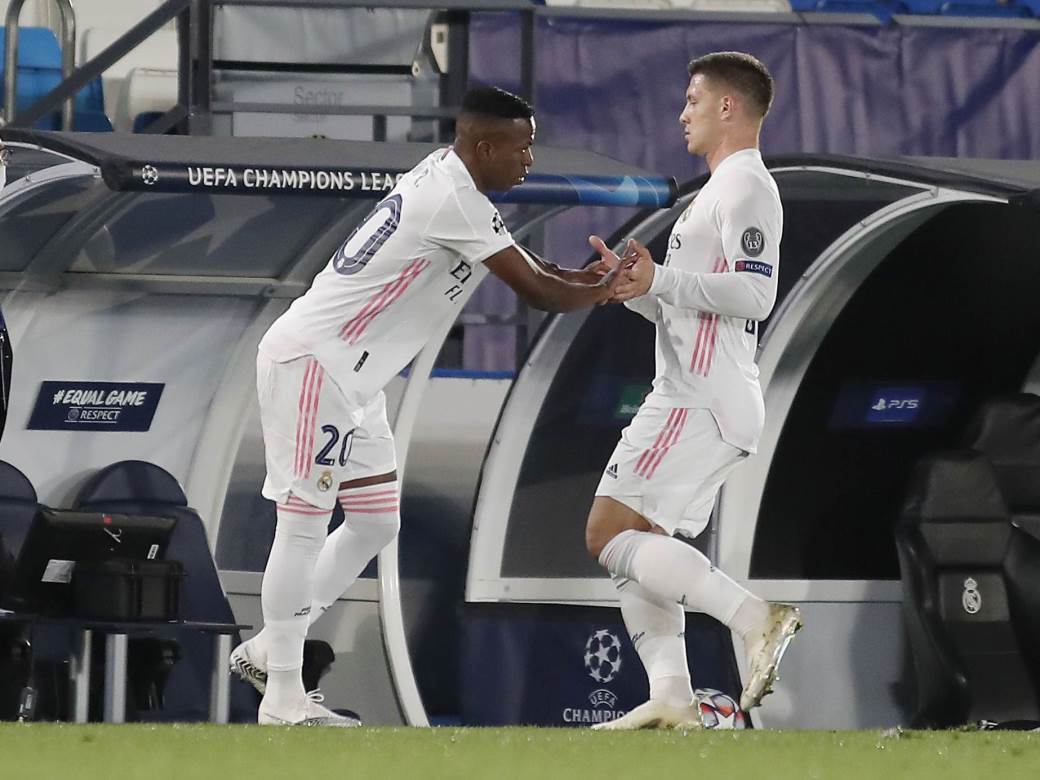  Zašti Zidan tera skupog napadača: Ko blene u telefon - leti iz tima! Vinisijus Žunior 