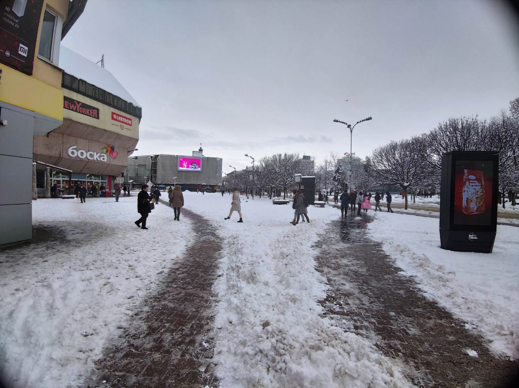  Snijeg zabijelio Banjaluku, otežan saobraćaj 