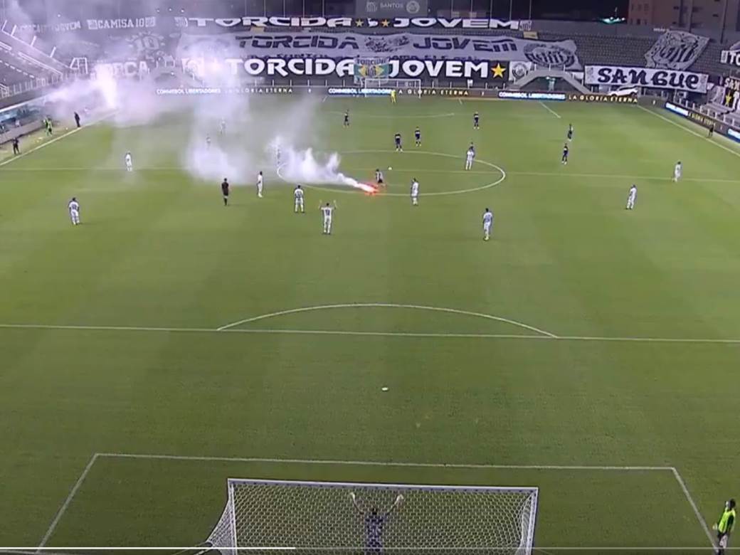  Nema publike? Nema problema, tu su padobrani za baklje! Brazilski navijači Santos - Boka VIDEO 