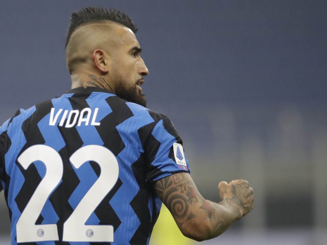  Inter Juventus 2:0 Derbi Italije 18 kolo Serija A Arturo Vidal ljubi grb Juventusa pa dao gol VIDEO 