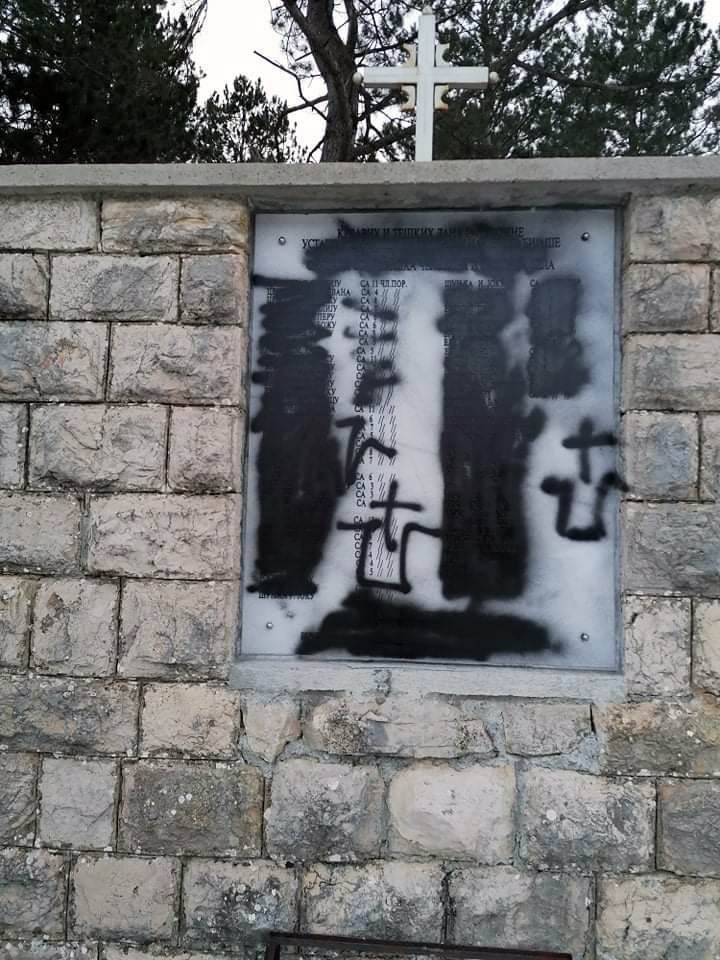  Oskrnavljena spomen-ploča Srbima ubijenim kod Livna 