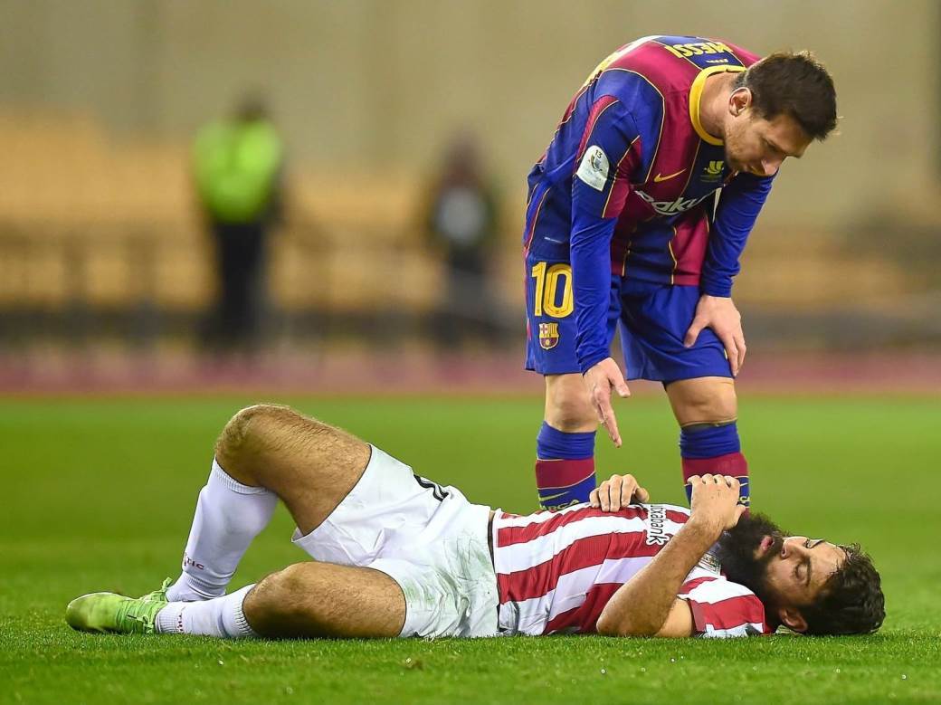  leo-mesi-samar-crveni-karton-barselona-bilbao-superkup-spanije 