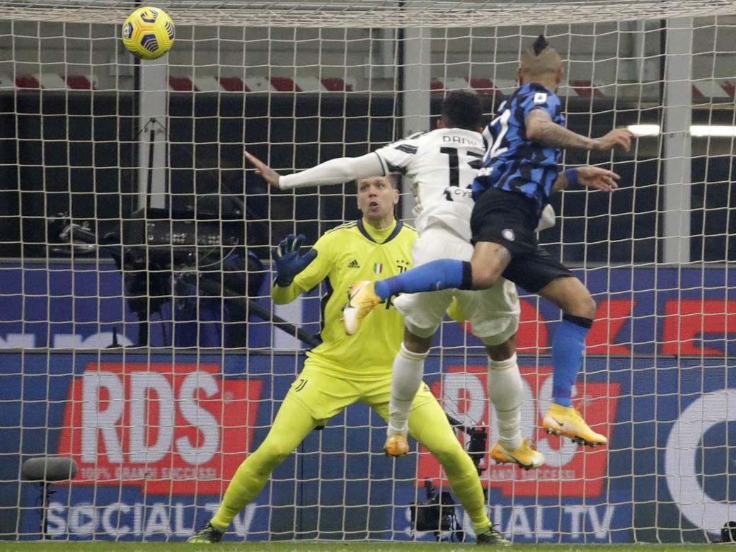  arturo-vidal-grb-juventusa-inter-juventus-derbi-serija-a 