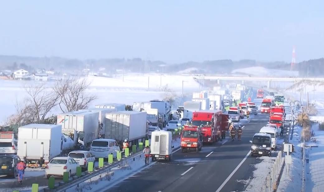  Strašna snježna saobraćajka: U lančanom sudaru učestvovalo 134 vozila 