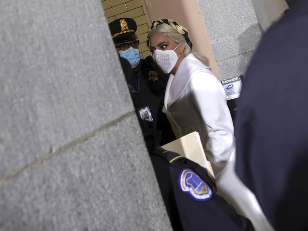  Poslušajte kako Lady Gaga izvodi američku himnu na inauguraciji Džoa Bajdena! (VIDEO) 