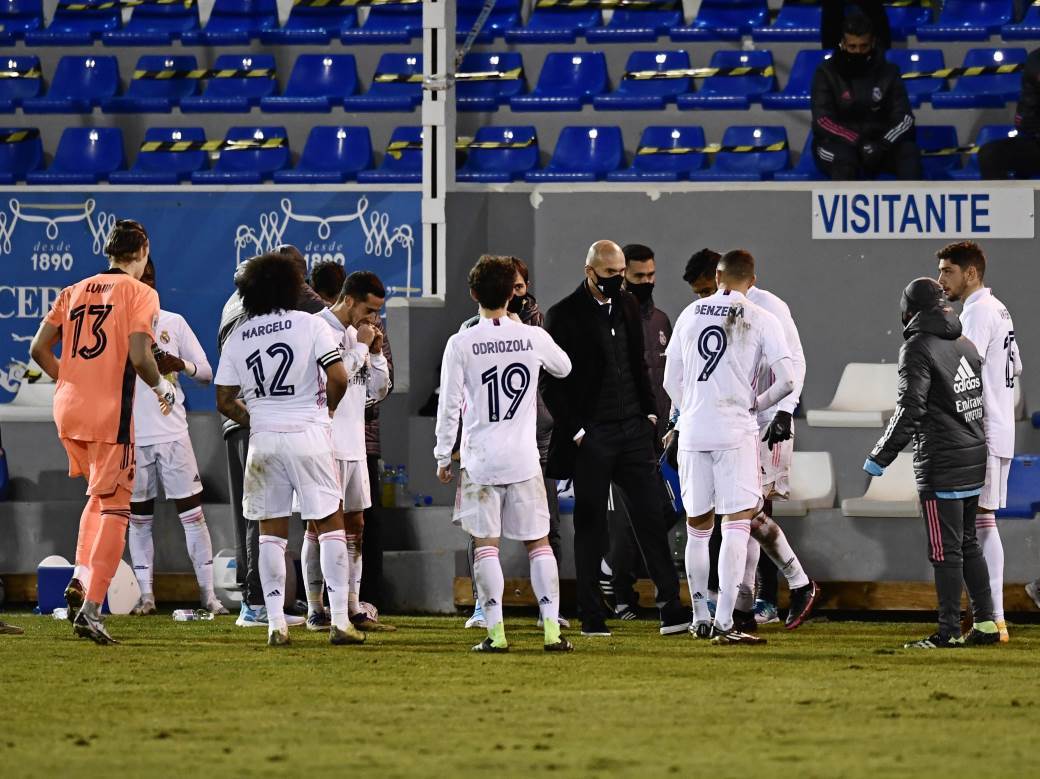  zinedin-zidan-ne-prica-s-igracima-real-madrid-luka-jovic-zidan-odnos 
