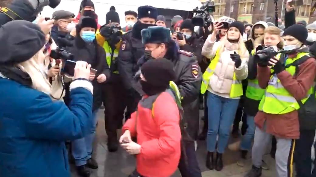  Policija tuče i hapsi djecu: Masovna hapšenja demonstranata u Rusiji zbog Navaljnog! FOTO 