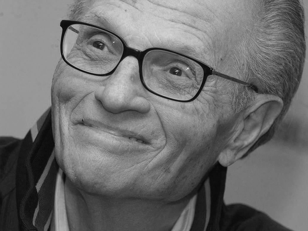  Ubijen u 138. godini, zatečen na gomili sa Plejbojevom zečicom: Ovako je Leri King želio da glasi njegova čitulja! 