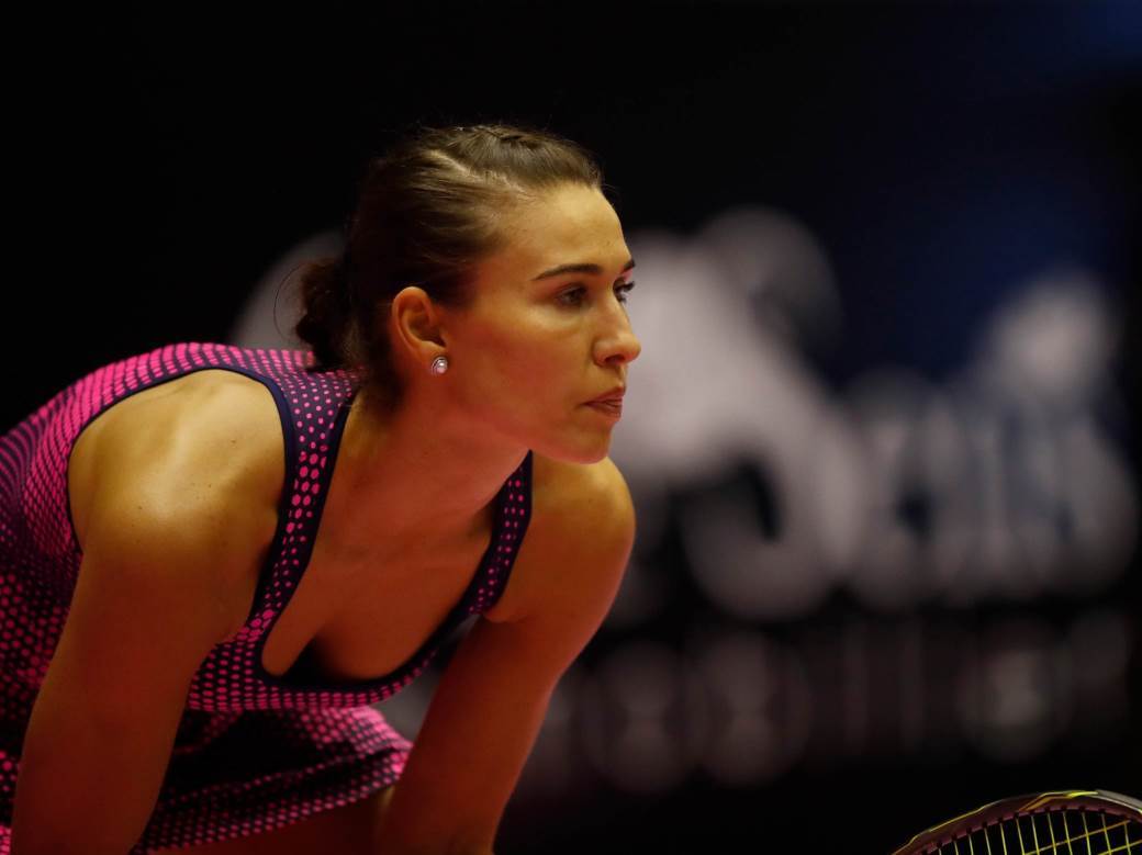  Ruska teniserka izaziva golišavim fotkama: Dok se ostali muče u Australiji, ona uživa na plaži! FOTO 