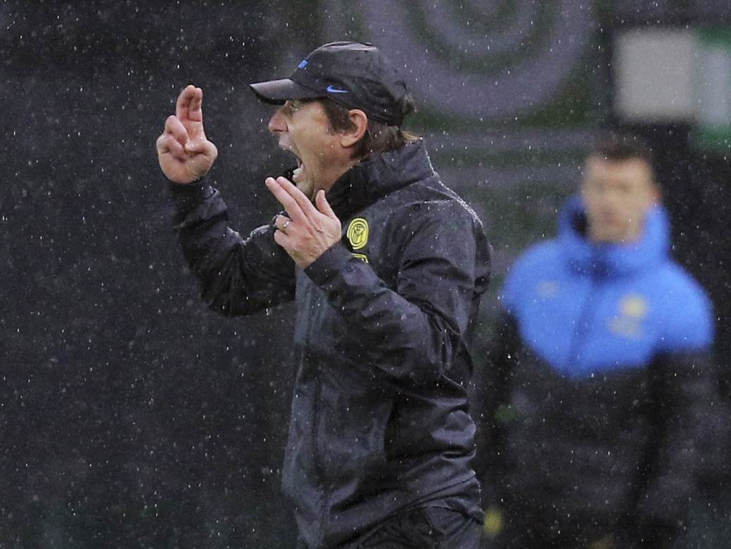  Udineze Inter 0-0 sukob Antonio Konte sudija Fabio Mareska tunel 