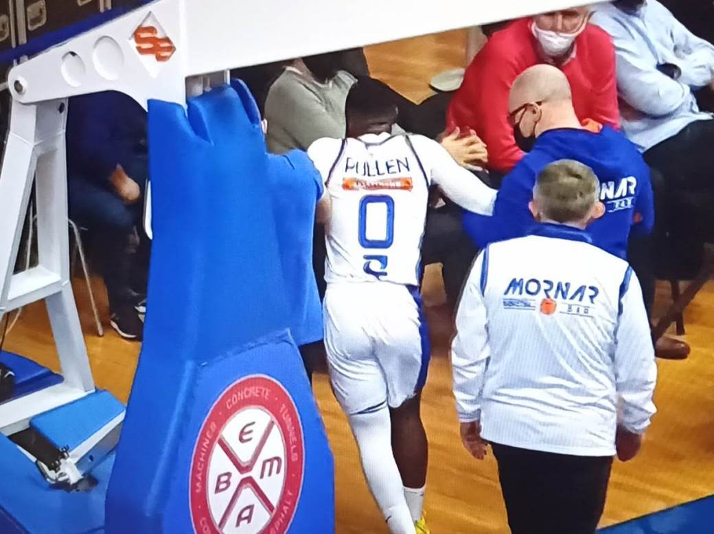  Džejkob Pulen pao, da li se okliznuo ili je nešto gore? (VIDEO) 