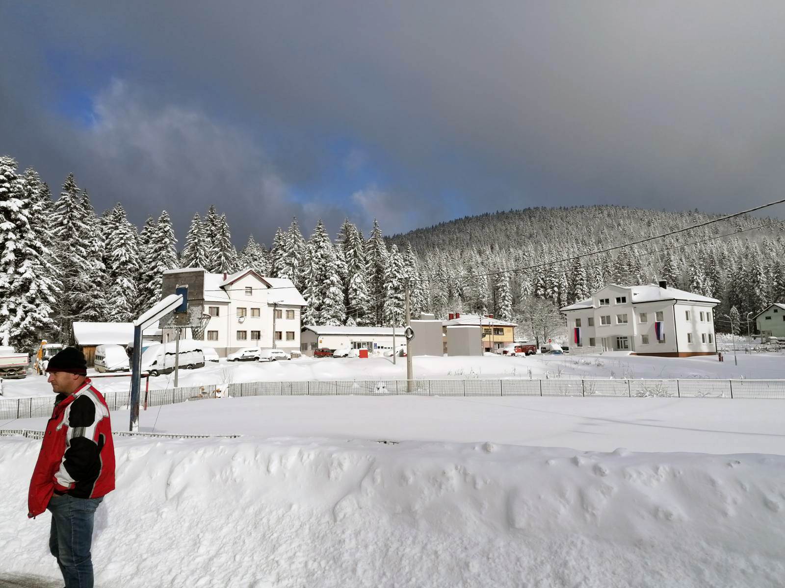  Nema čišćenja snijega preko entitetske linije: Put kod Drvara neprohodan 15 dana 