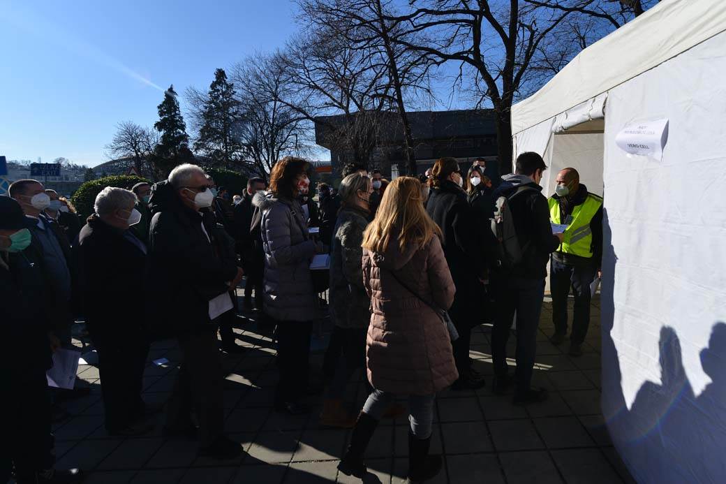  Stigao novi soj, a vakcina nema: Opšti haos u državama EU - velika nestašica cjepiva, ljudi u panici! 