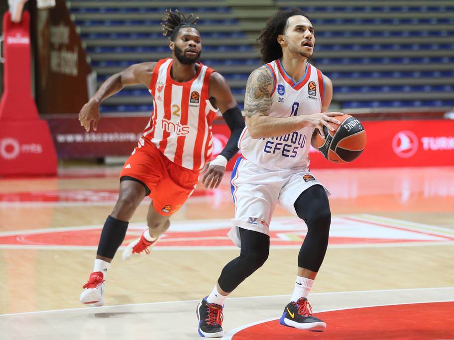  Zvezda glatko izgubila - i dobila glavobolju zbog Lojda! Crveno-beli lako pali u Istanbulu - Larkin se igrao! 