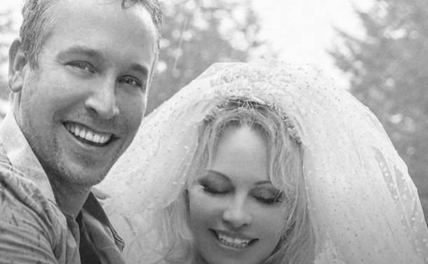  Poslije pet propalih brakova: Pamela Anderson se udala za tjelohranitelja! 