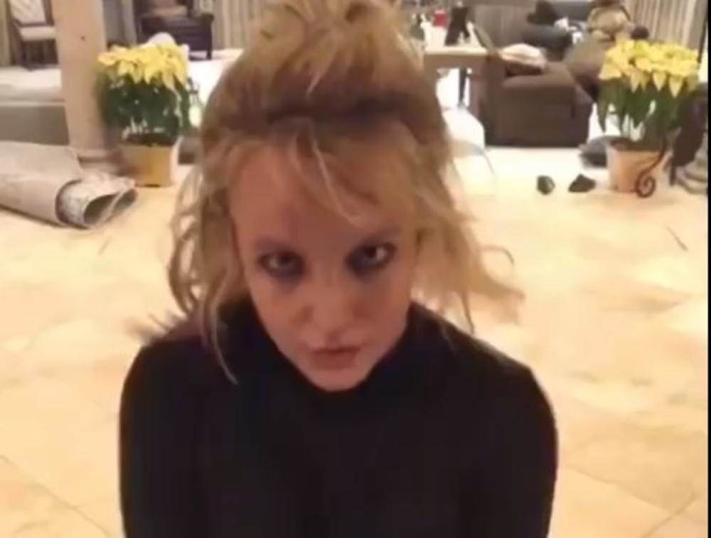  "Ovo je bolno gledati" - Britni Spirs ponovo šokira: Izvela "čudan" ples, fanovi je zamolili da prestane! (VIDEO) 