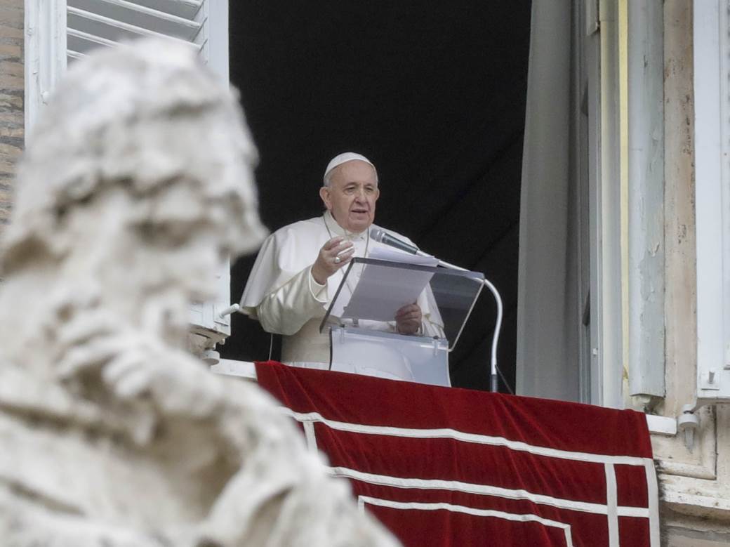  Papa Franjo u bolnici, čeka operaciju debelog crijeva 