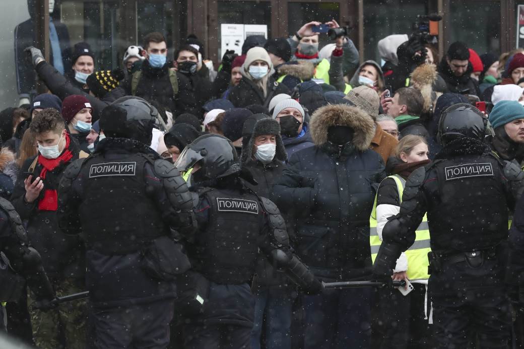  Masovni protesti protiv Putina u Moskvi! Policija brutalna, udara i hapsi (VIDEO) 