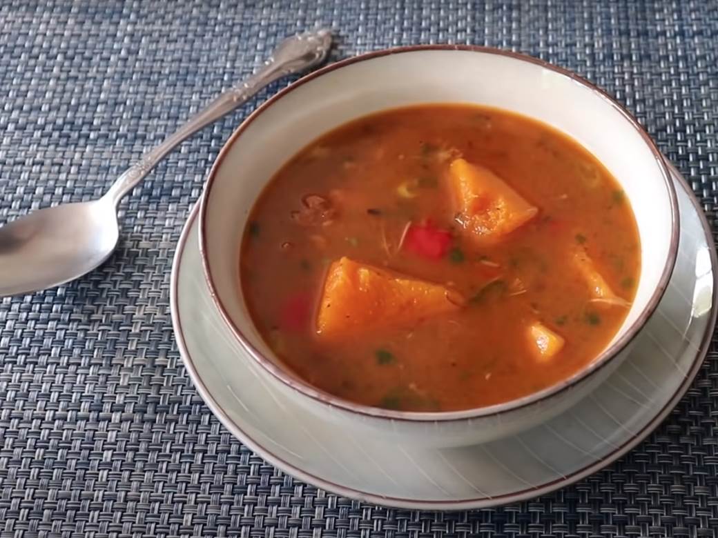  Napravite pileću čorbu koja je bomba za imunitet: Ima dva neočekivana sastojka koji su ukusni i odlični za zdravlje! 