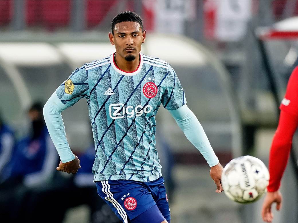  Ajaks je kupio Sebastijana Alea iz Vest Hema, nije ga prijavio za Ligu Evrope 