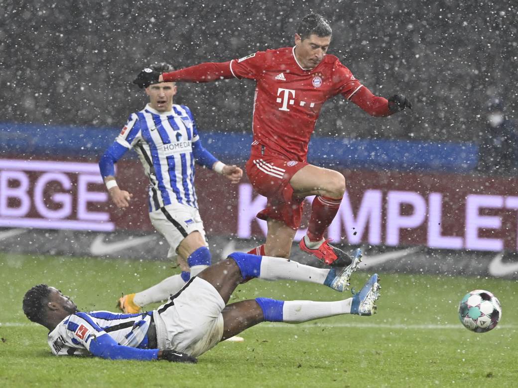  Herta - Bajern Minhen 0:1 Robert Levandovski nakon dvije godine promašio penal 