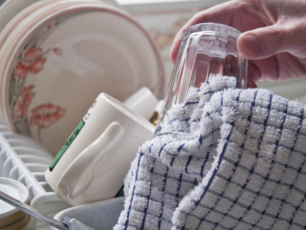  Zašto treba da imate tri kuhinjske krpe: Evo kako one mogu da vas zaštite od trovanja hranom! 