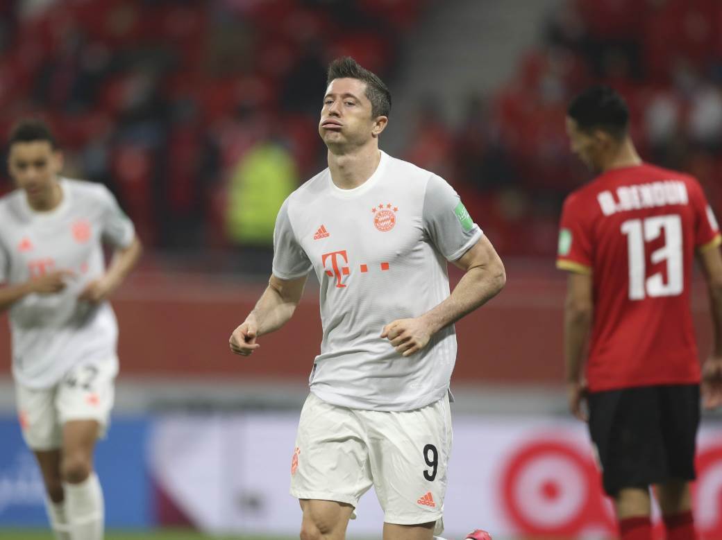  Bajern Minhen je u finalu Svjetskog klupskog prvenstva Al Ahli 2:0 Robert Levandovski dva gola 