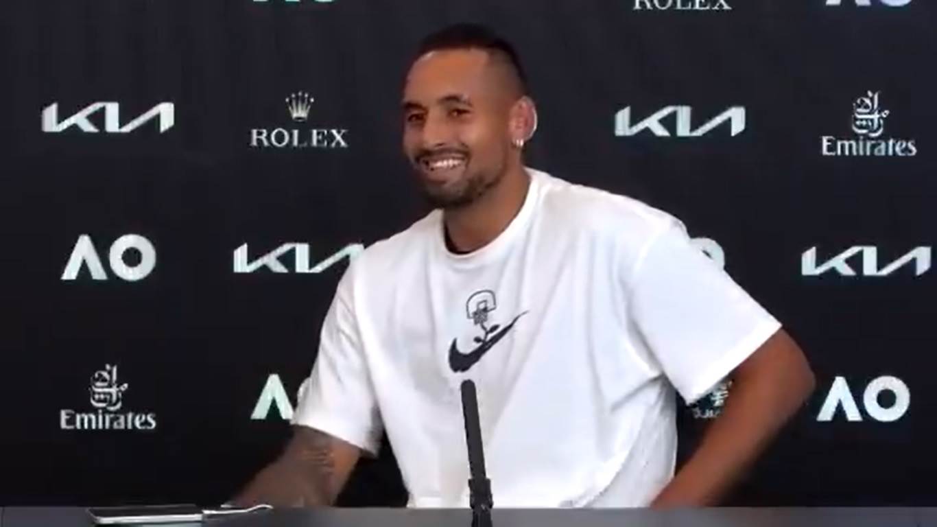  Kirjos pljuvao Đokovića 