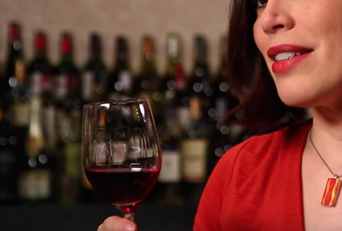  Uveče volite da popijete čašu vina? Nutricionistkinja objasnila zašto je to ogromna greška 
