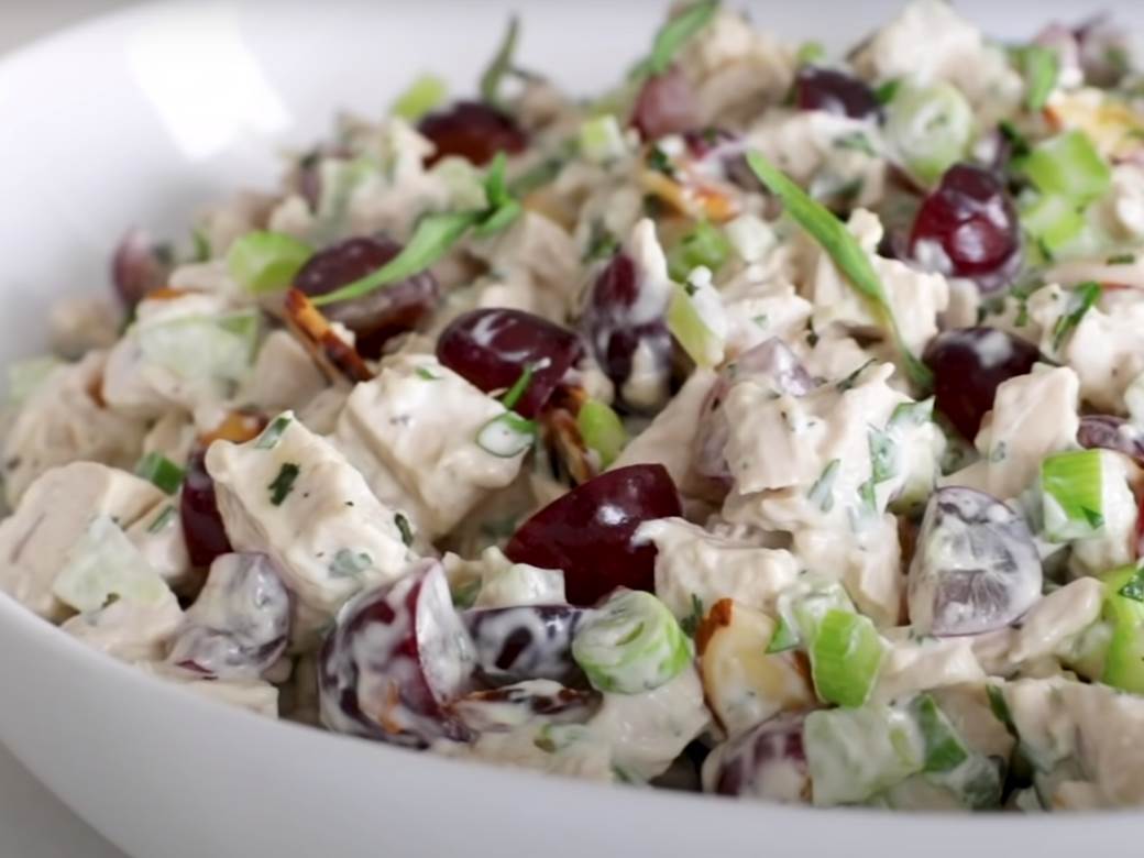  Brzi ručak ili večera za cijelu porodicu: Nova verzija salate s piletinom, odlična je i sutradan! 