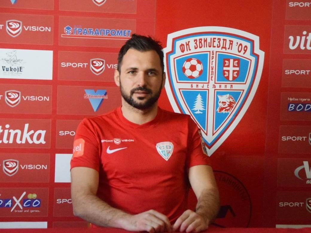  Zvijezda 09 novi igrač Muamer Svraka  