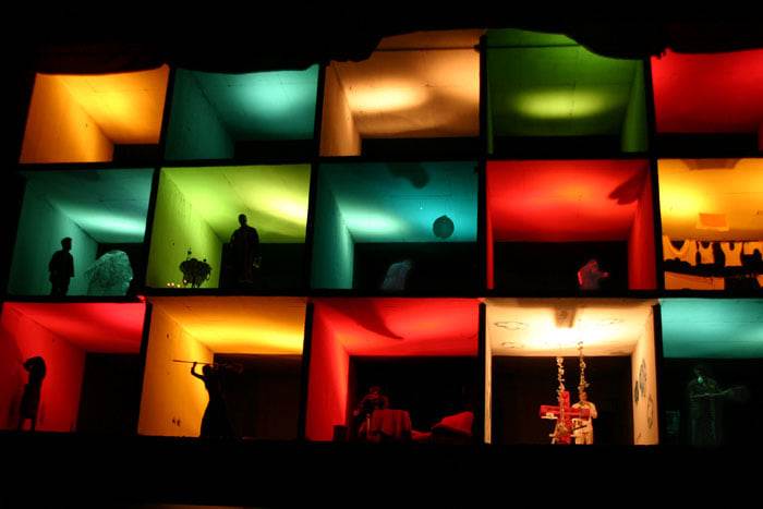  Podsjećanje na performans iz 2005: Oživljavanje "arhitektonskog groblja" u centru Banjaluke (FOTO, VIDEO) 