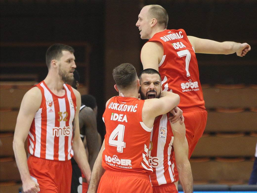  Strašna drama u derbiju - Zvezda je u finalu: Partizan ostao bez trofeja u poslednjoj sekundi! 