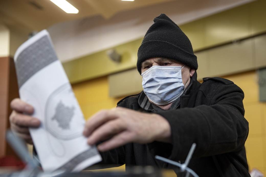  Izbori na Kosovu: Tačijev sin udaljen sa birališta, novo glasanje posle samo 16 meseci! 