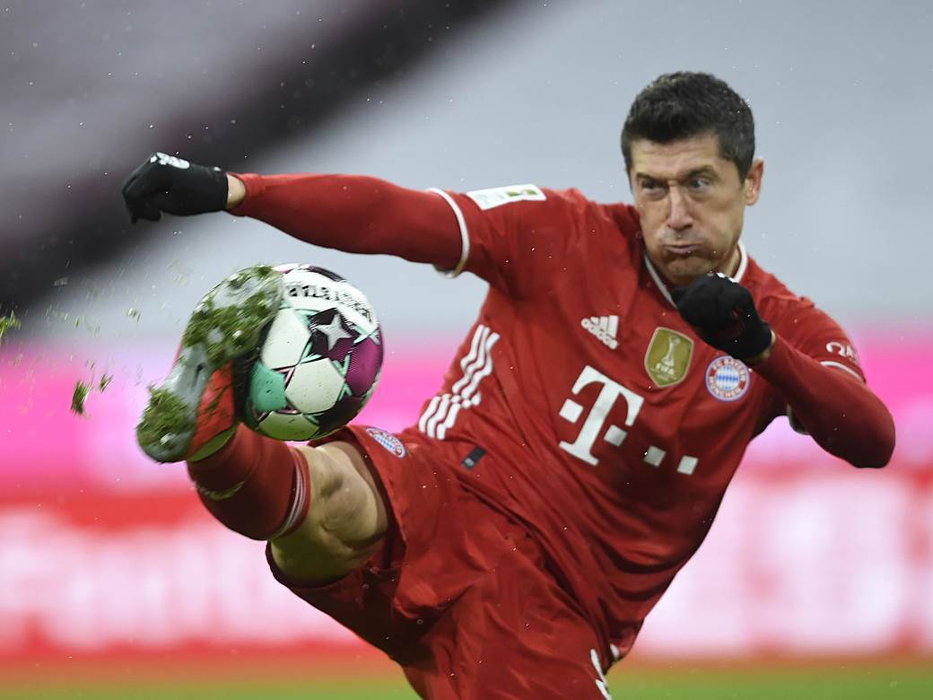  Robert Levandovski zlatna kopačka video 