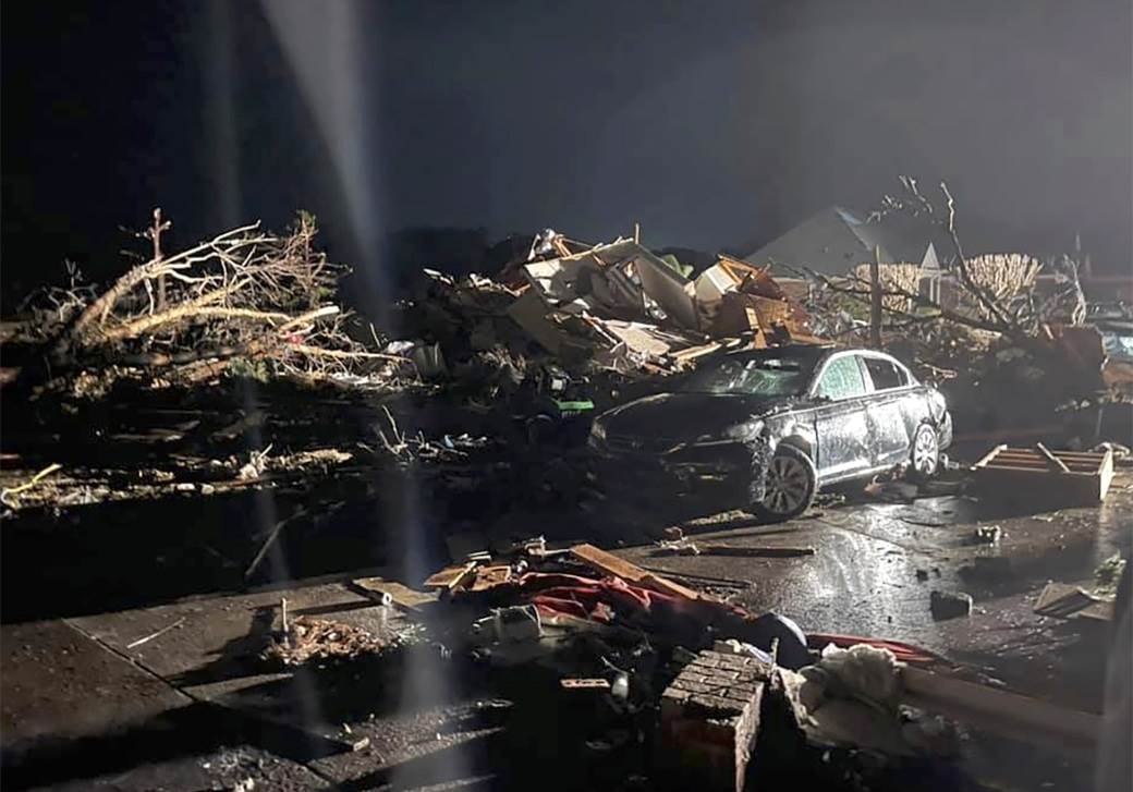  Haos u Americi, tornado rušio sve pred sobom: Ubio najmanje troje ljudi, više osoba povrijeđeno (VIDEO) 