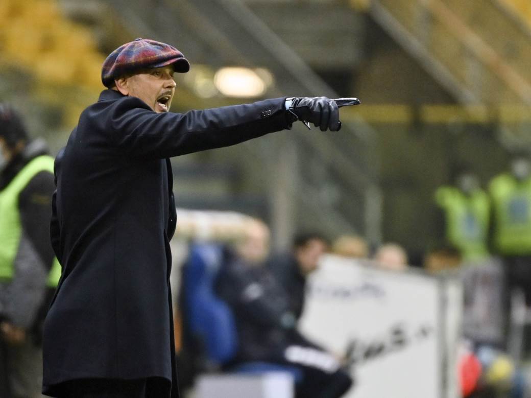  sinisa-mihajlovic-navijaci-bolonje-sastanak-oci-u-oci-serija-a-autobus 