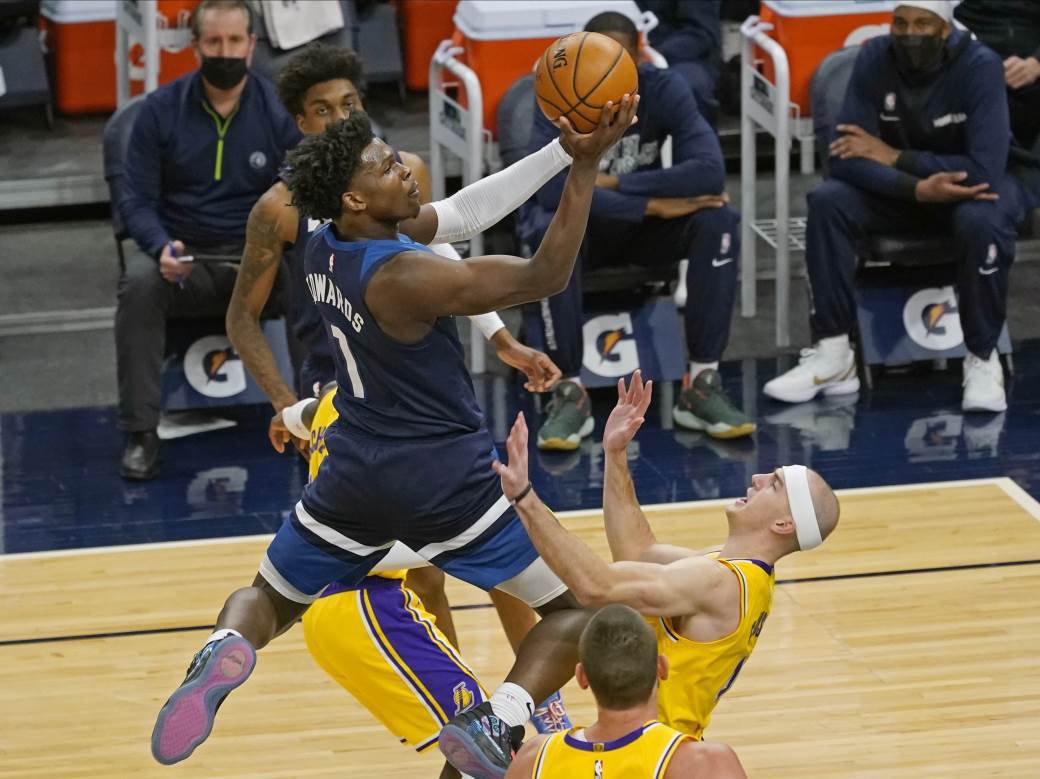  najbolje-zakucavanje-sezone-video-snimak-nba-minesota-entoni-edvards 