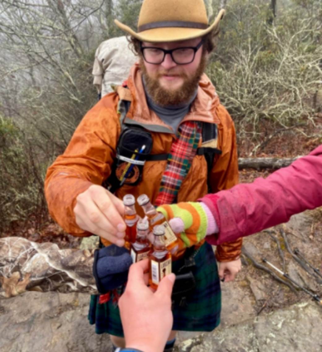  Foto zagonetka koju je teško "provaliti": Gdje je četvrta ruka? 