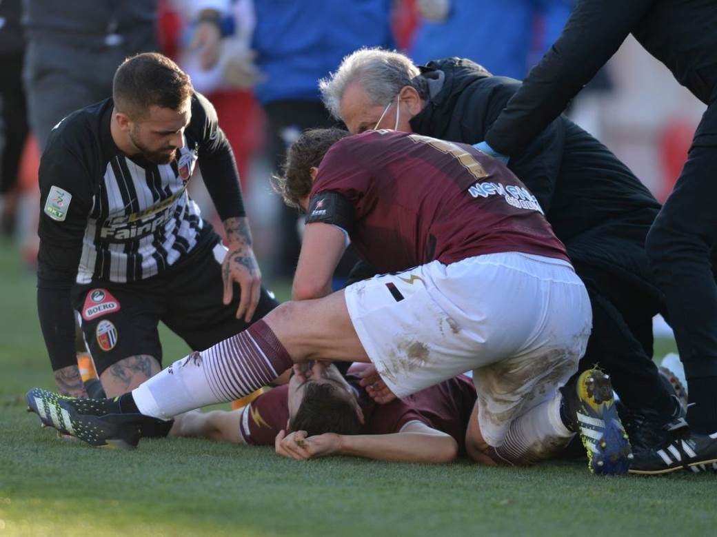  Patrik Dziček srušio se tokom utakmice i grčio na terenu, a onda se onesvijestio 